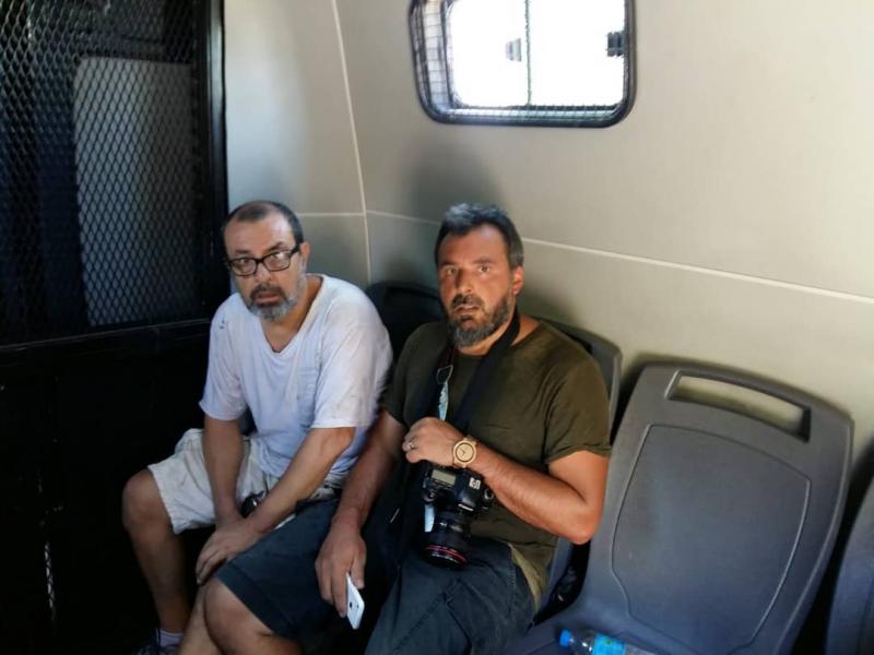 Bernardino Ávila (izquierda), al momento de ser detenido.