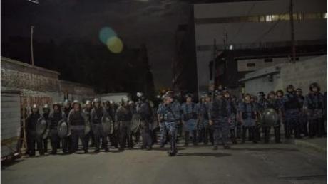 La policía bonaerense, reprimiendo a trabajadores despedidos de SIAM.