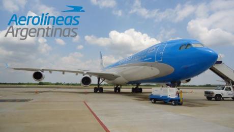 El vaciamiento de Aerolíneas Argentina.