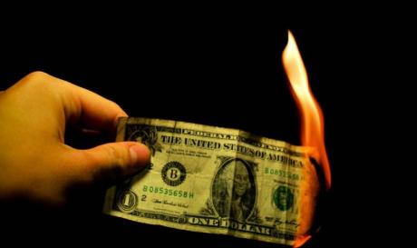 El dólar, arde.