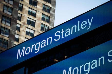 Morgan Stanley, advierte por una estampida inflacionaria y el riesgo de default. La entidad financiera estadounidense, en un informe sobre la economía argentina, difundido entre sus clientes, advierte que el peso va a depreciarse otro 20% y el dólar llegará a los 70 pesos, aunque sugiere profundizar la receta de ajuste, que nos llevó al caos macrista financiero actual.