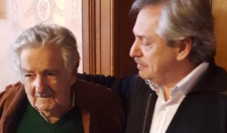 Alberto Fernández con Pepe Mujica, en la UnTref.