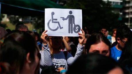 La Justicia intima al Gobierno macrista a que detalle qué pensiones por discapacidad restituyó