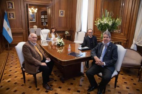 Reunión de la Vicepresidenta Cristina Fernández de Kirchner con integrantes del CAA